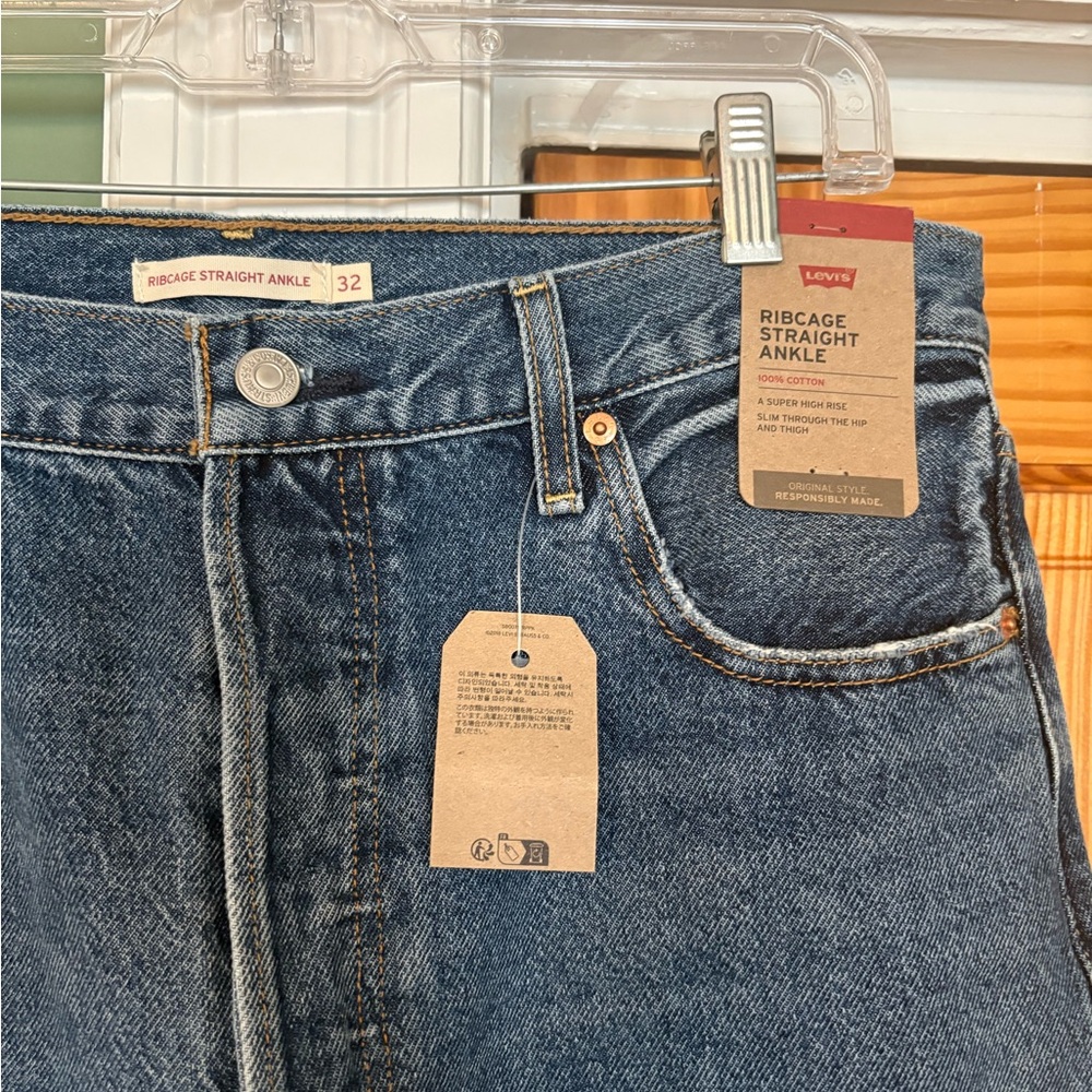 Levi's Women's Ribcage Ankle Straight Jeans - Picture 2 of 3